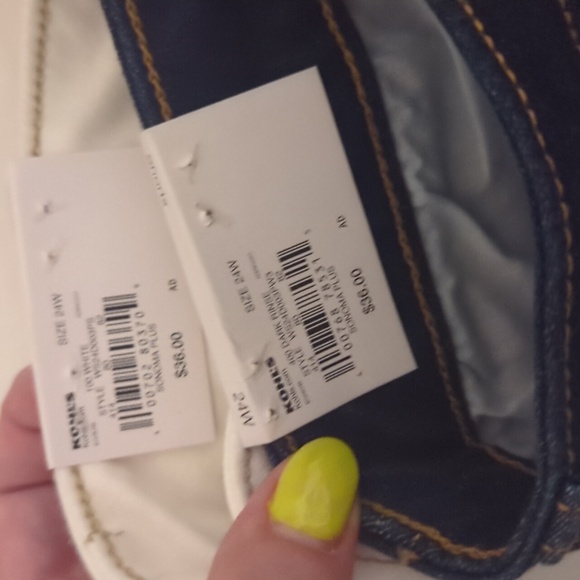 Pair of Denim Shorts 24W - Picture 11 of 11